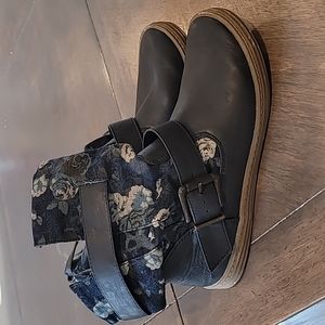 Blowfish blue floral denim booties flat rubber soles women's 7